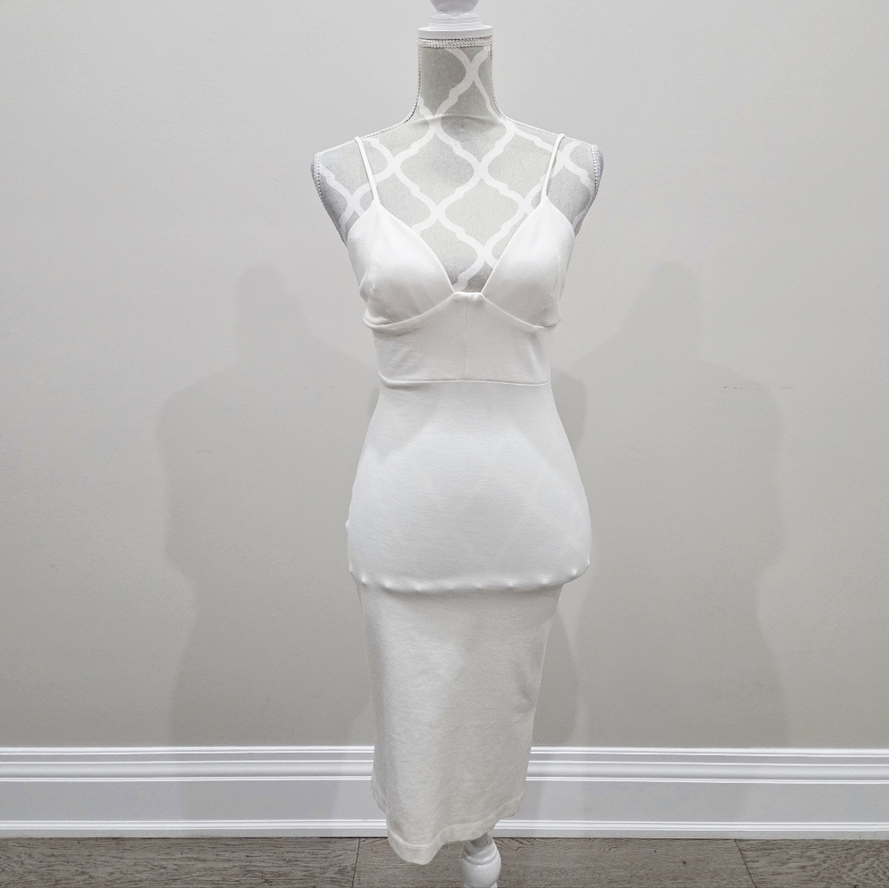 Elegant White Sleeveless Dress